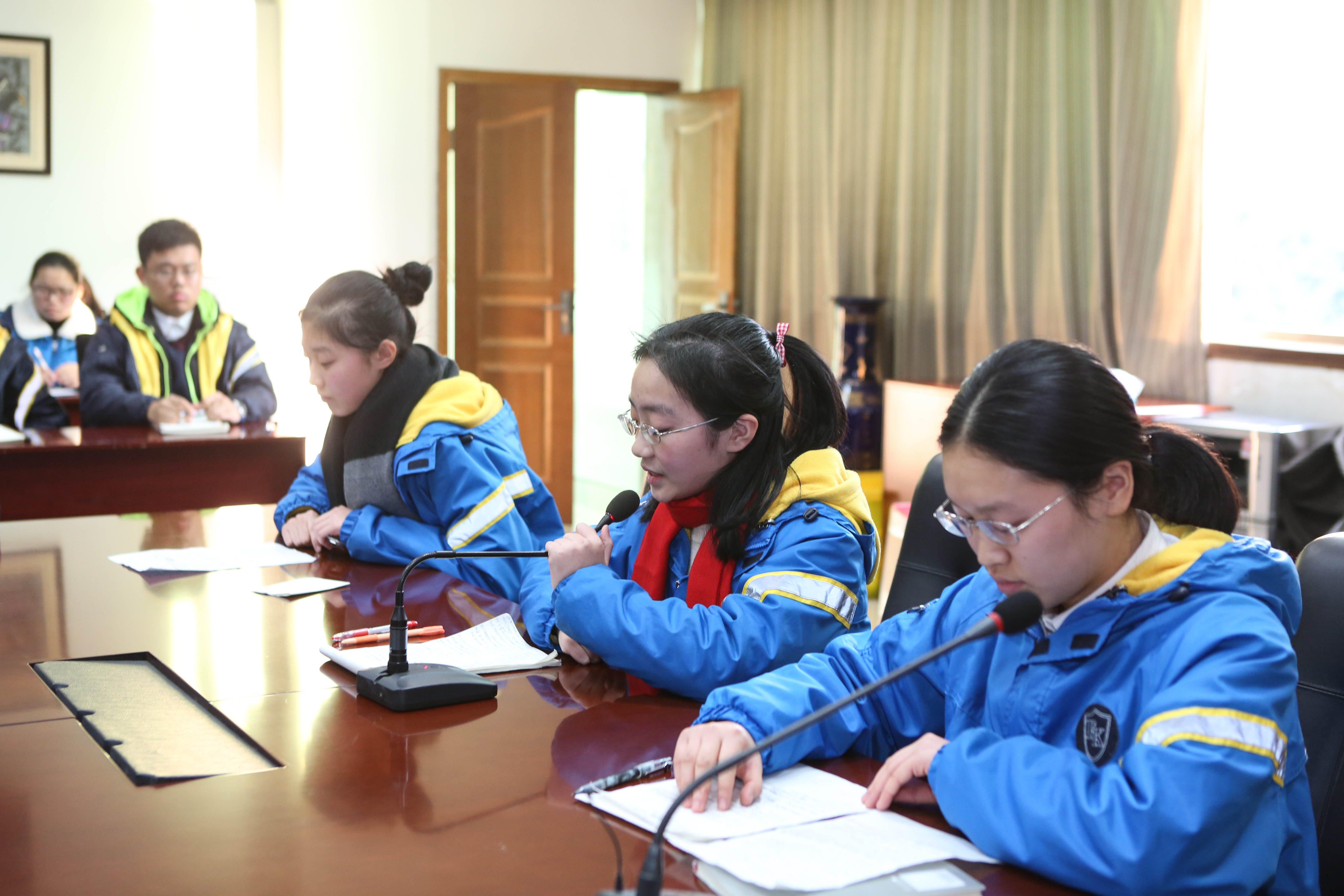 图10 学生干部代表积极发言2.jpg